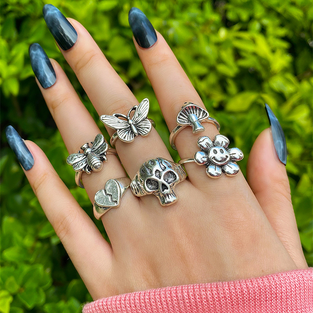 Gothic Heart Ring Set for Women Black Dice Vintage Hip-Hop Silver Plated Retro Rhinestone Charm Butterfly Finger Jewelry