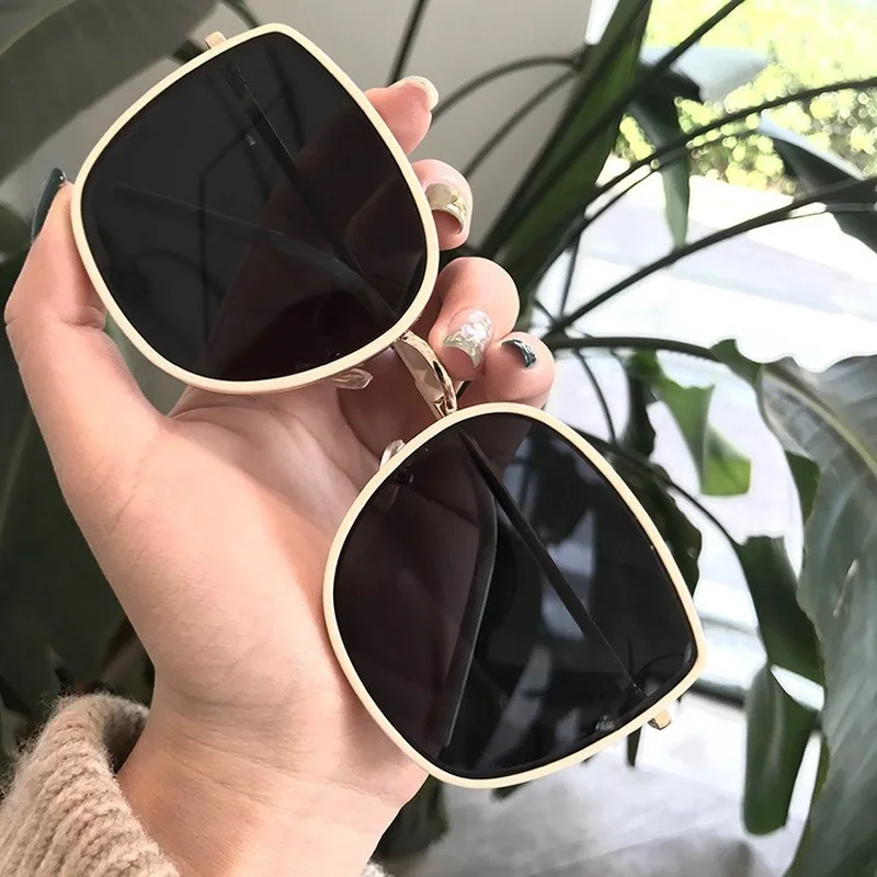

2020 new beige big frame sunglasses ladies trend Korean street style sunglasses net celebrities with the same anti-UV sunglasses