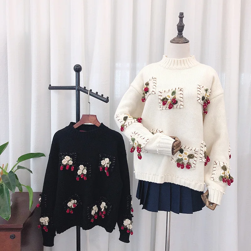 

2019 Autumn And Winter New Style Handmade Stereo Strawberry Crew Neck Pullover Wool Sweater Black And White with Pattern White W