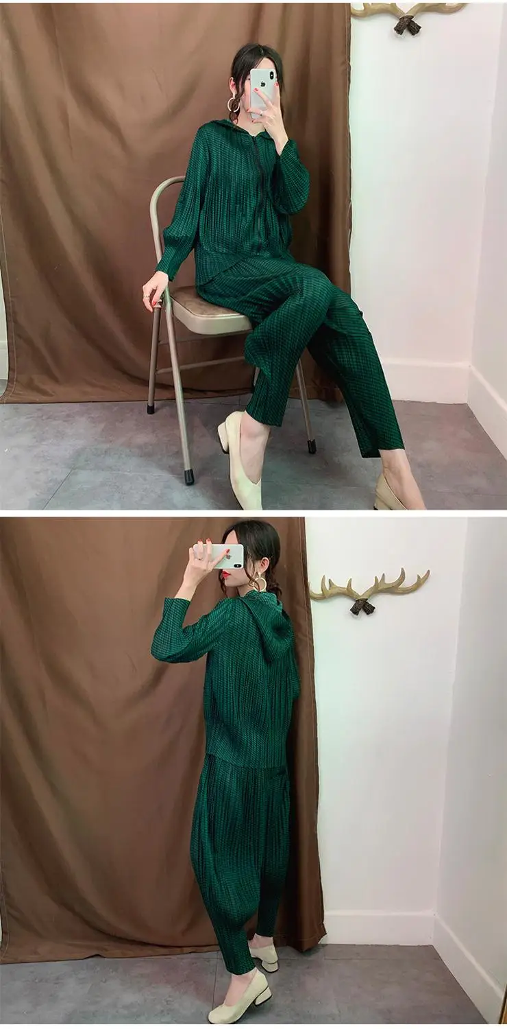 Лидер продаж, костюм Miyake fold, пальто с капюшоном и длинными рукавами на молнии+ штаны в полоску