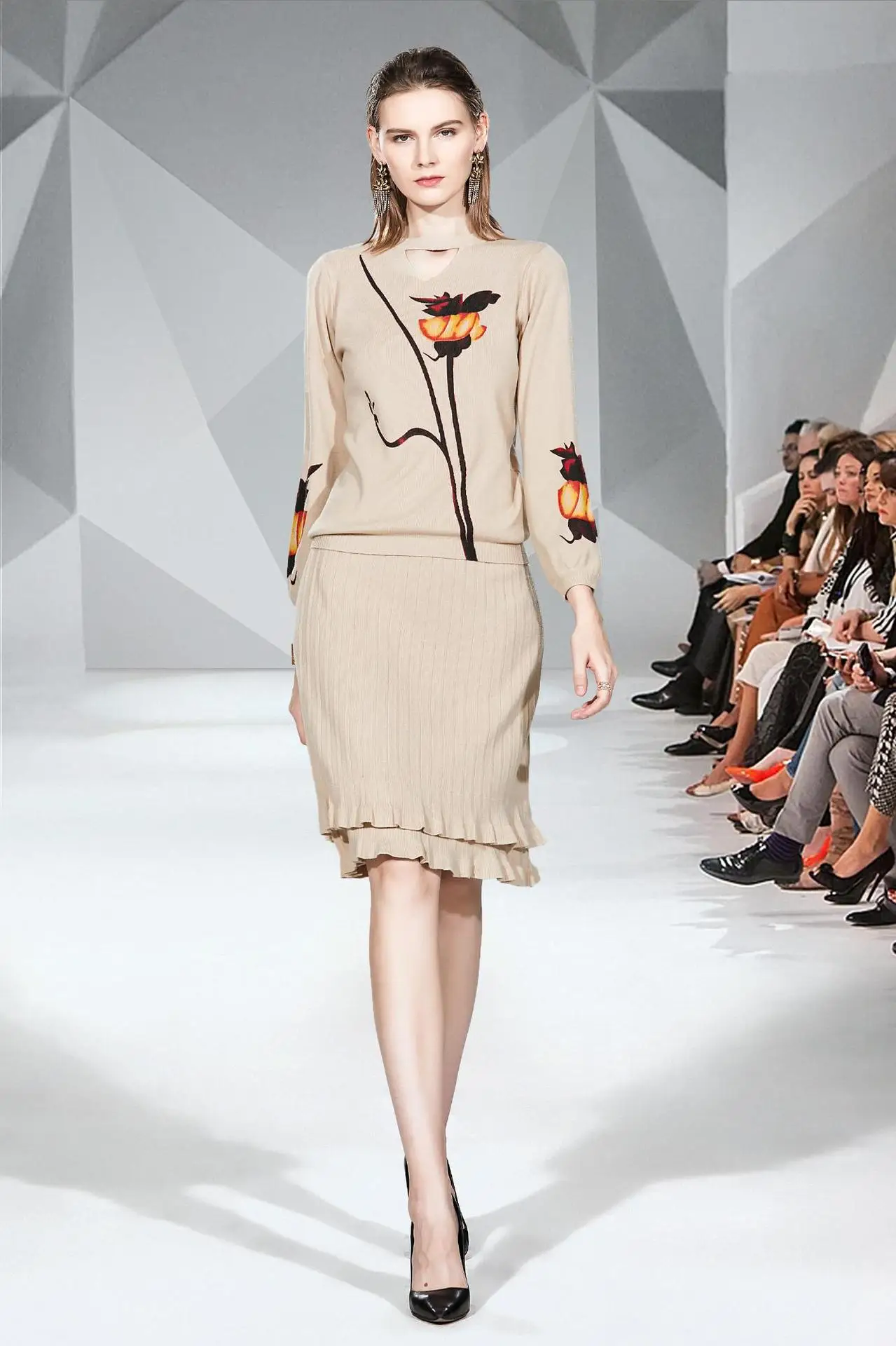 

Large Austrian Fashion Printed Knitted Dress Outfit Crew Neck Hollow out Tops + Flounced Skirt Set