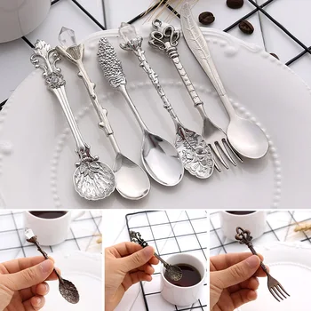 

6pcs Vintage Spoons Fork Mini Royal Style Metal Gold Carved Coffee Snacks Fruit Prikkers Dessert Fork Kitchen Tool Teaspoon
