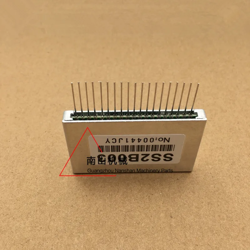 Hitachi Kobelco SK200 Throttle Motor Motor Drive Module Chip Computer Board SS2B003 excavator parts