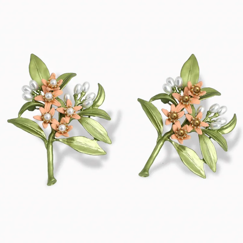 WKOUD EAM Neckline Brooch Pins Overwatch High-end leaf flower vintage Women Charm Jewelry New Female Accessories Gift ZJ766