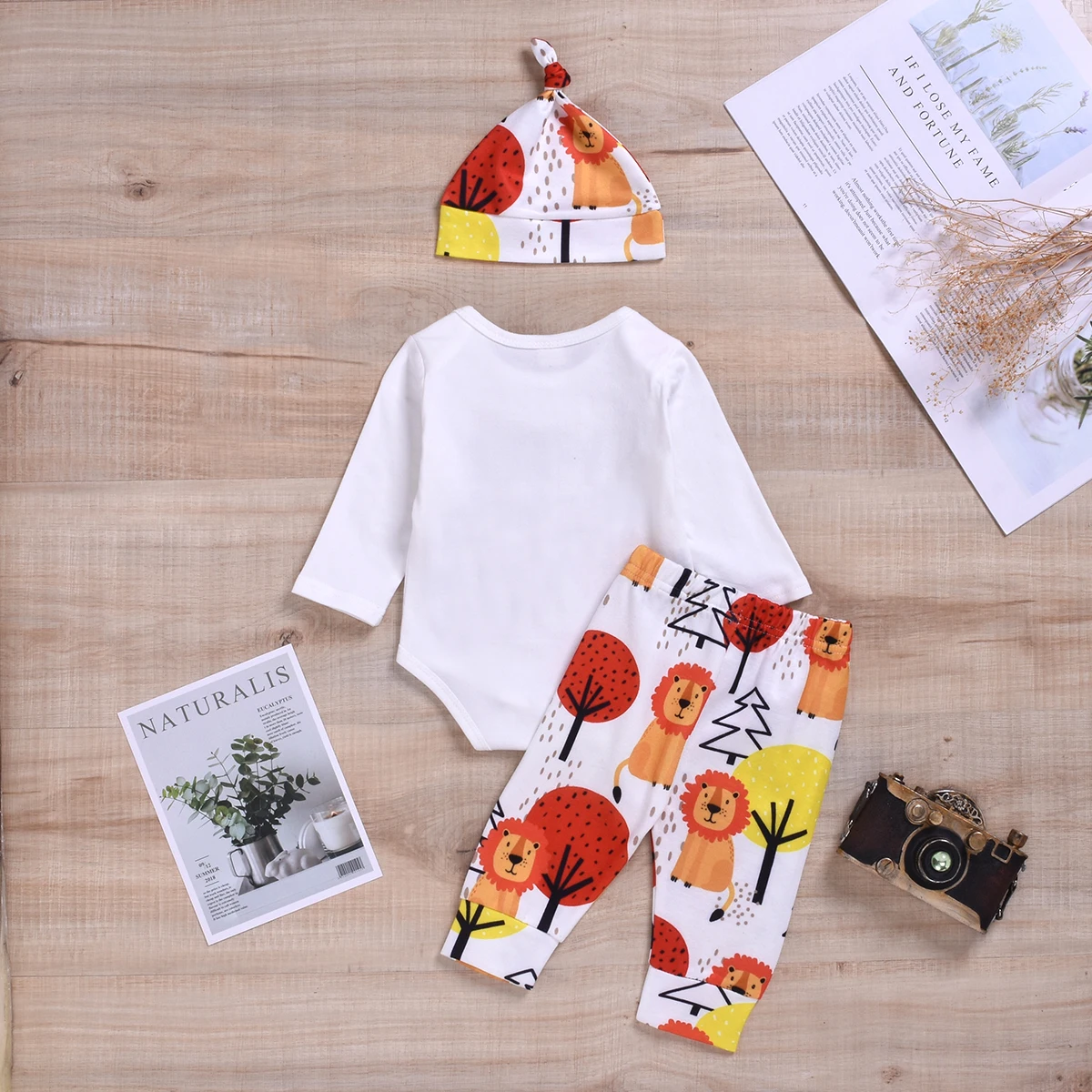 Новый стильный комплект одежды для малышей, топ + штаны + шапка, 3 предмета, милый Лев, дерево, весна, осень, зима