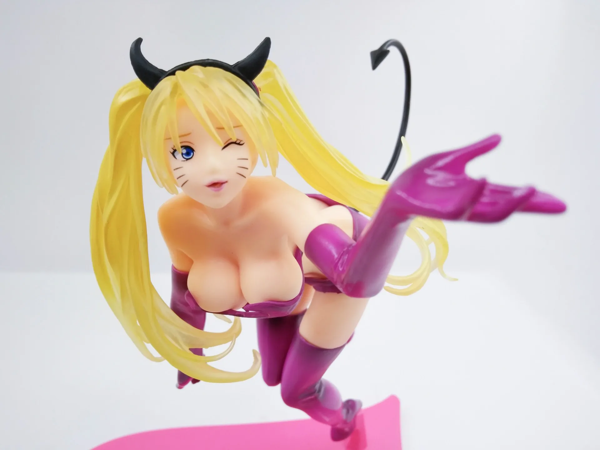 

Diffuse Dynamic Square Anime Naruto Uzumaki Naruto Shippuden Turning Seduce Art of Women's Naruto Garage Kit Model