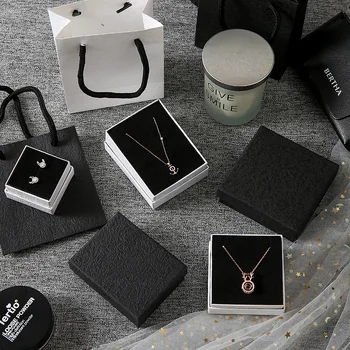 

Kraft Jewelry Box Paper Present Ring Earring Pendant Protection Packaging Display Christmas Gift Box for Women Can Custom logo