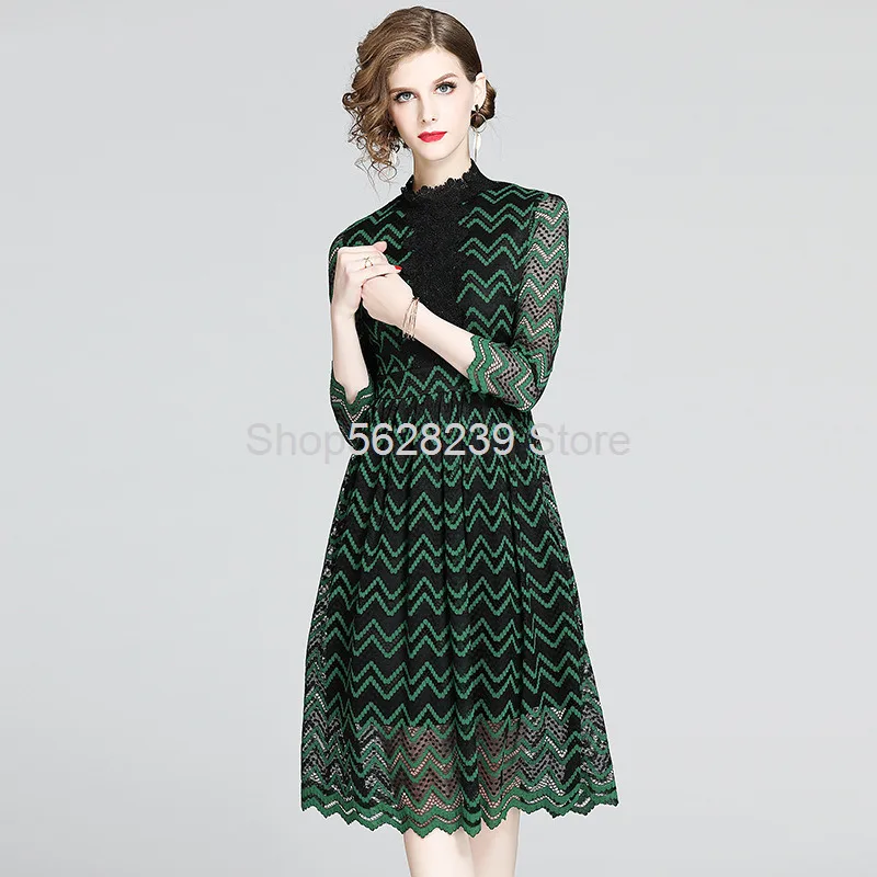 

2020 Pack Xiaozhong Temperament Slim Embroidery Lace Small Li Collar A Word Dress
