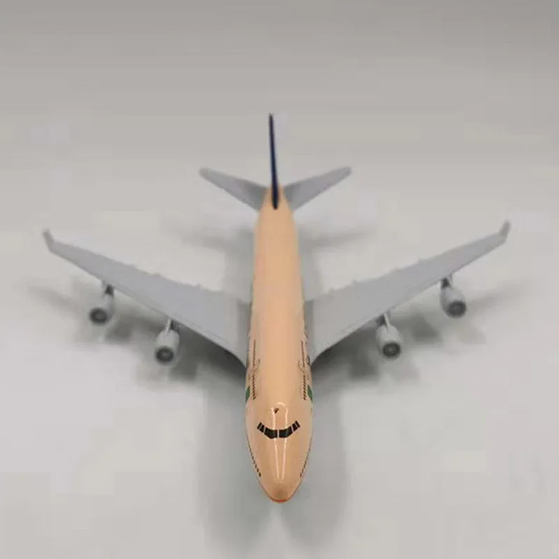 1/400 масштаб 20 см Boeing 747 B747 модель SAUDI ARABIAN AIRLINES w база шасси сплав самолет коллекционный дисплей игрушка Подарки