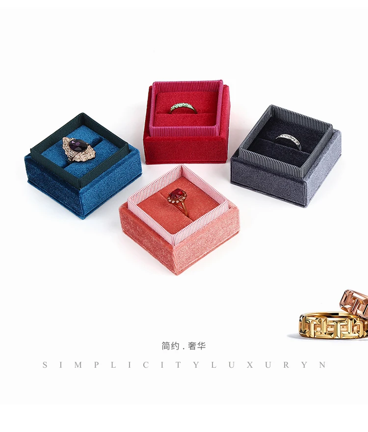 5,6*5,6 см Тип крышки коробки вельветовый Материал Ткань Многоцветный Кольцо Кулон или ожерелье упаковочная коробка или чехол Крышка дно