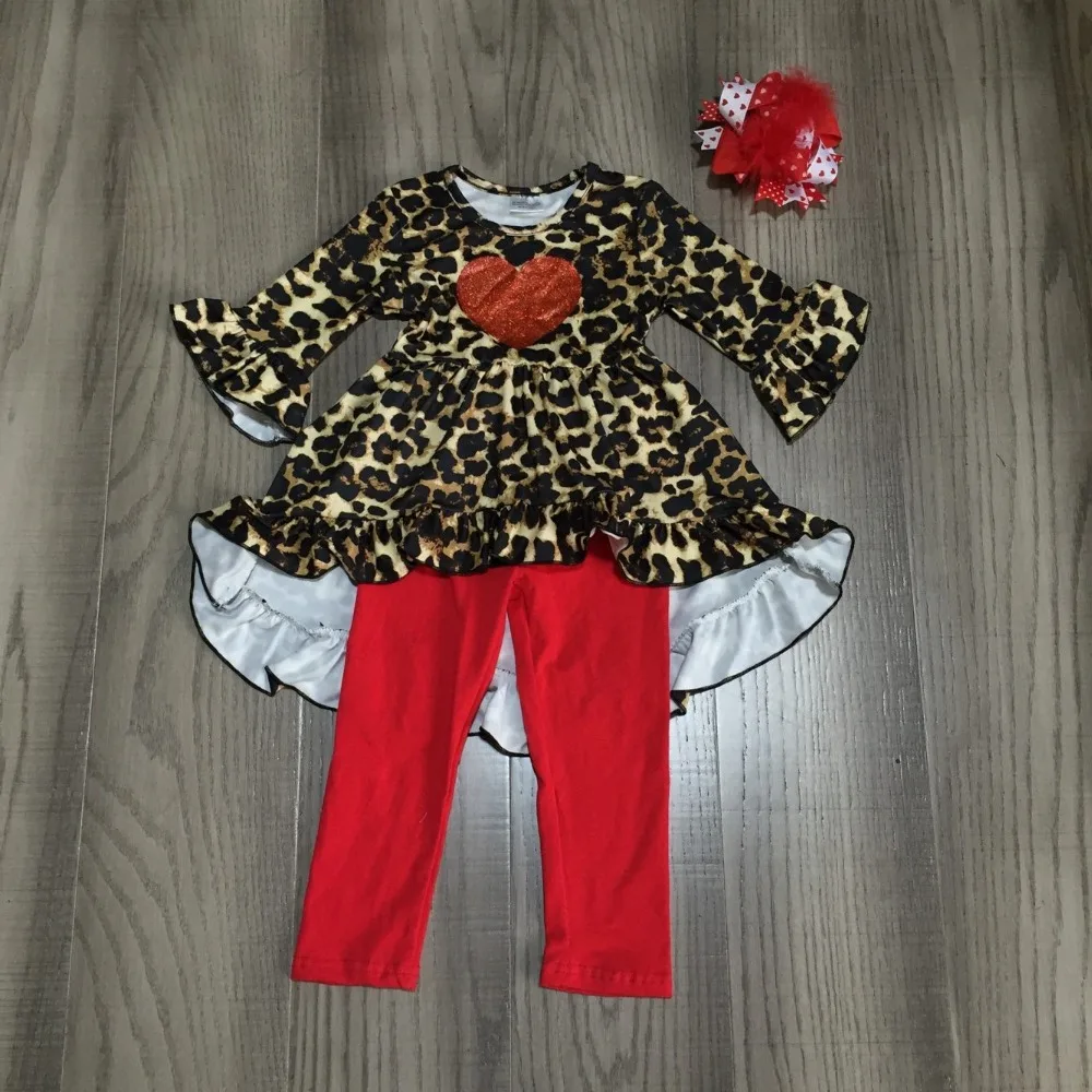 Весенне-зимняя одежда ко Дню Святого Валентина детская одежда из хлопка красное леопардовое платье с рюшами в форме сердца Топ и штаны подходящие аксессуары