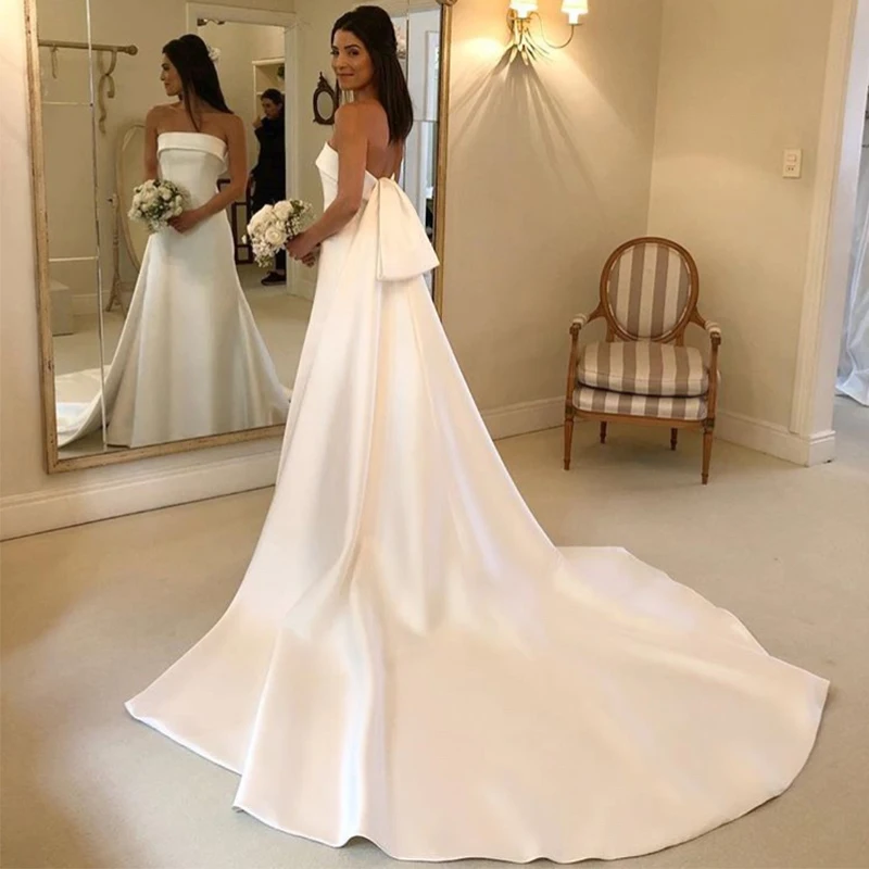 

2020 Simple Charming A-line Wedding Dresses Strapless Chapel Train Satin Bridal Gowns Backless Vestido De Noiva Robe De Mariee