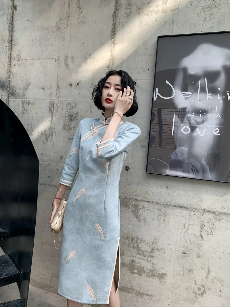 

2020 new style cheongsam autumn and winter fashion and generous everyday young style feather print mid-length improved cheongsam