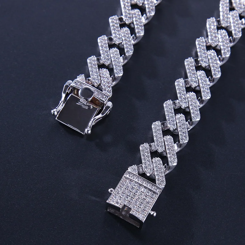 10716138607_856345497