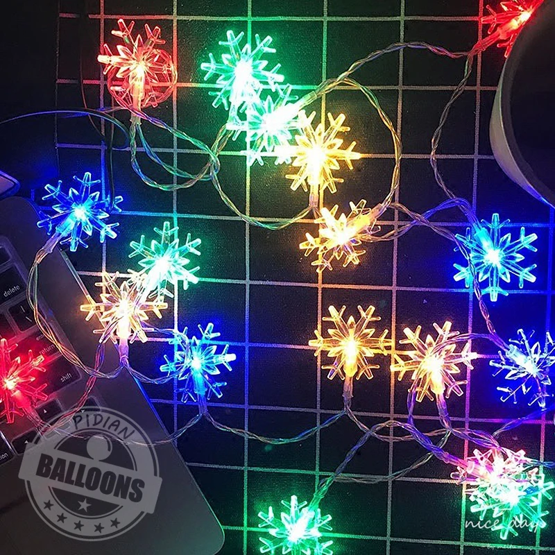 thumbnail image 1 of Feliz Año Nuevo 2022 Copo de nieve blanco Luz LED Feliz Navidad Decoraciones para el hogar Adorno para árbol de Navidad Regalos de Navidad, 1 of 5