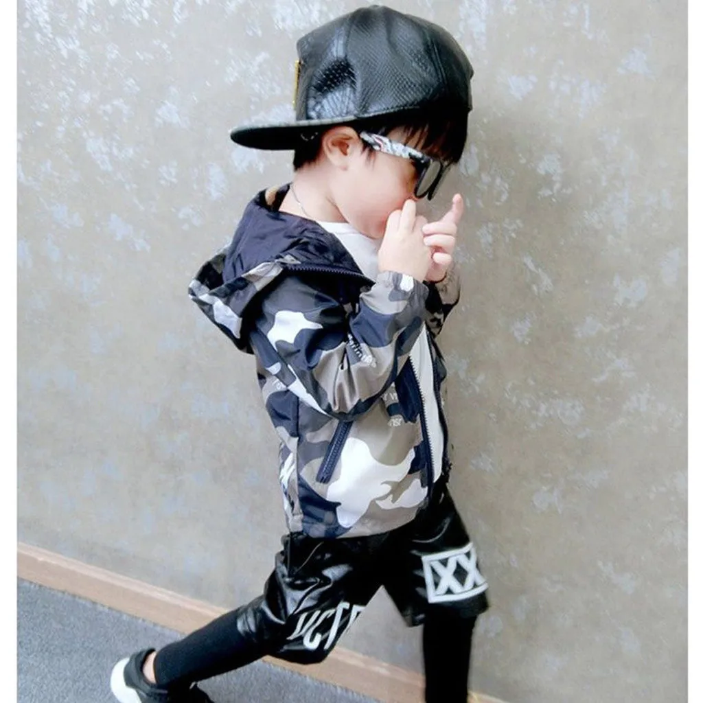 Камуфляжная куртка для маленьких мальчиков Весенне осенняя ветровка с капюшоном