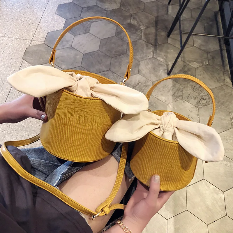 

Ladies Leather Strap Single-shoulder Crossbody Bag Handmade Fashion Natural Woven Round Wooden barrel Handbags