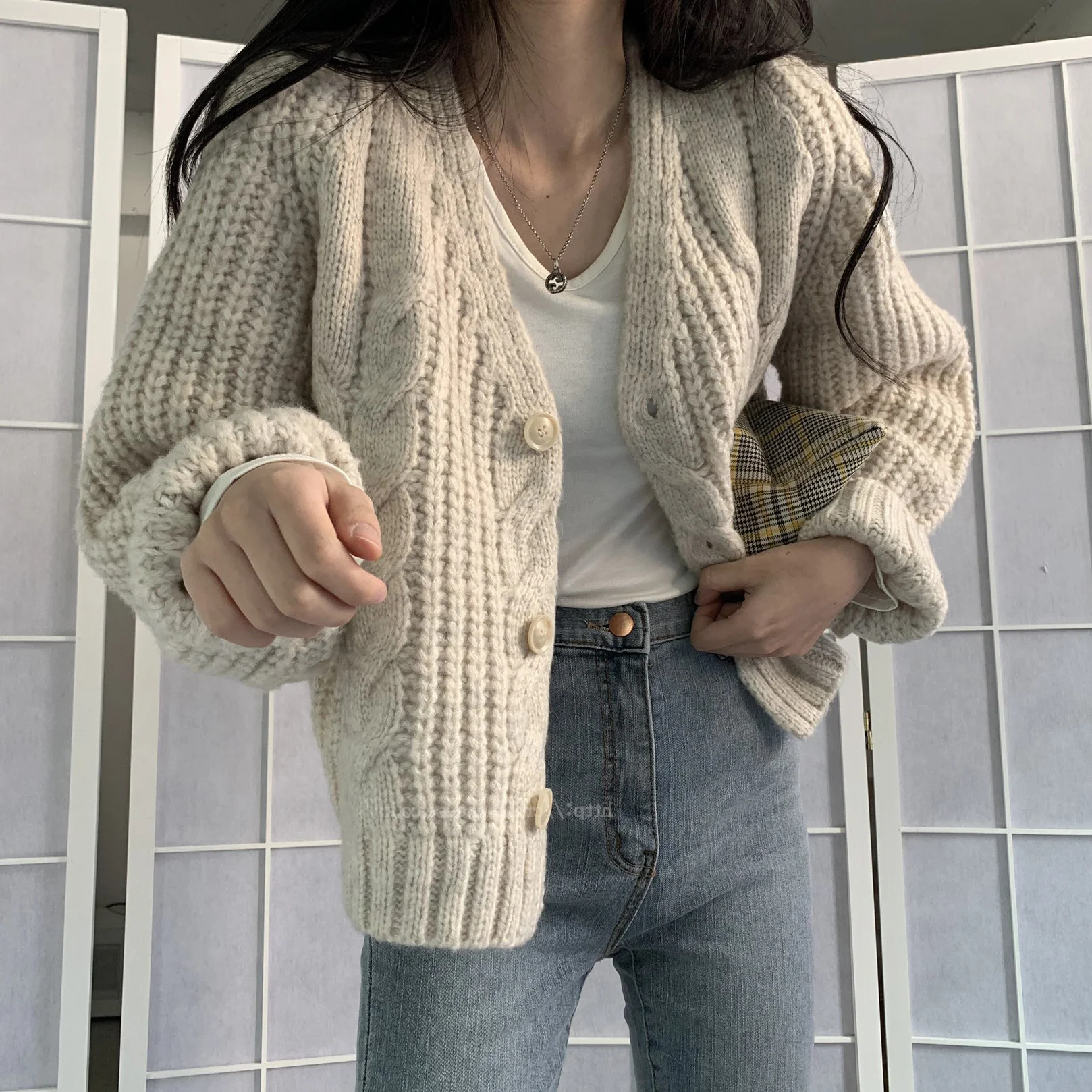 Женский короткий свитер вязаный крючком кардиган большого размера с v-образным