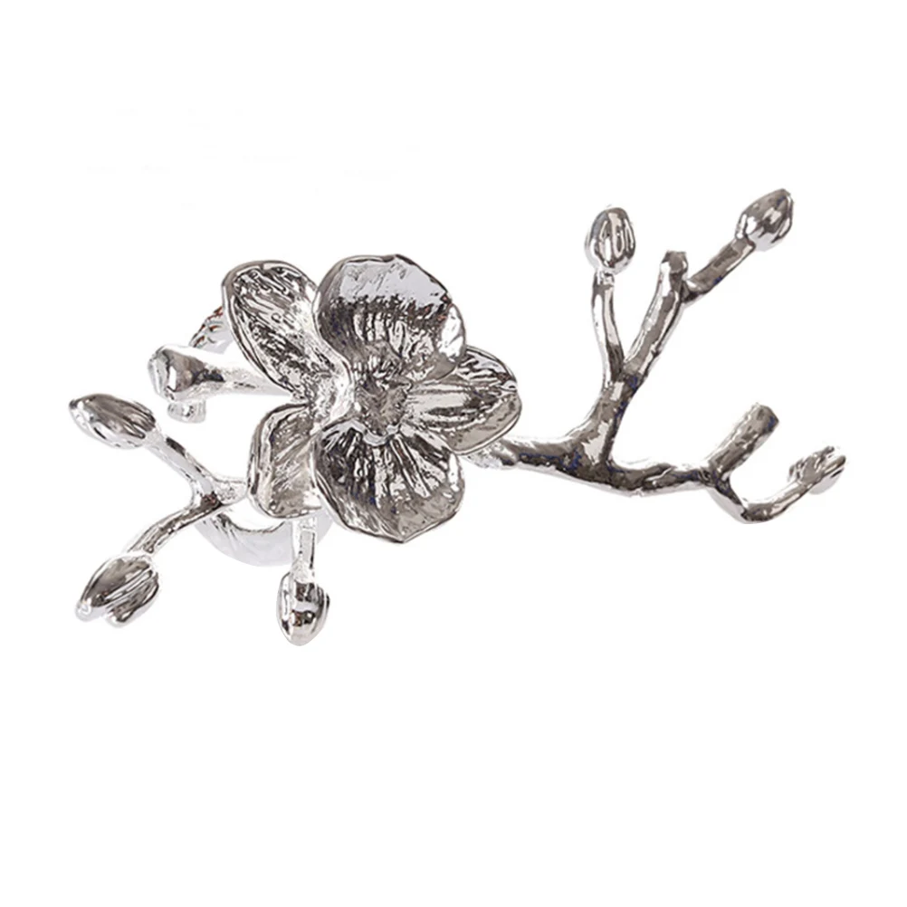 

1pc Home Decor Napkin Ring Holder Buckle Clamp Plum Flower Shape Design For Wedding Party Birthday Decoration Maison(Silver)