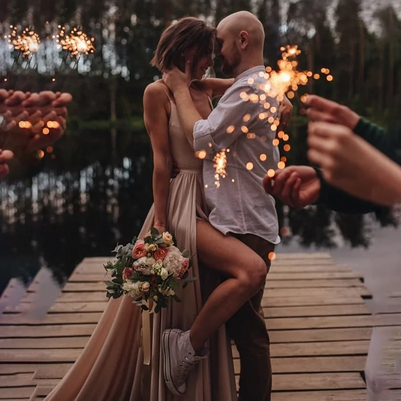 Платье Свадебное Пятнистое с разрезом спереди открытой спиной и тонкими