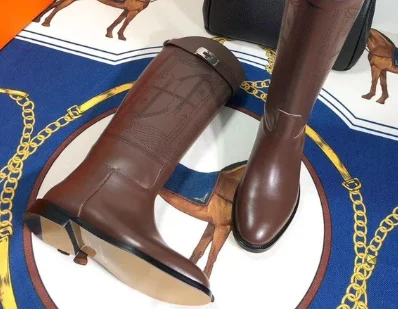 Женские сапоги до колена из натуральной кожи с заклепками и пряжкой; зимние дизайнерские женские сапоги на плоской подошве из короткого плюша; женские высокие сапоги в стиле панк - Цвет: short fur inside