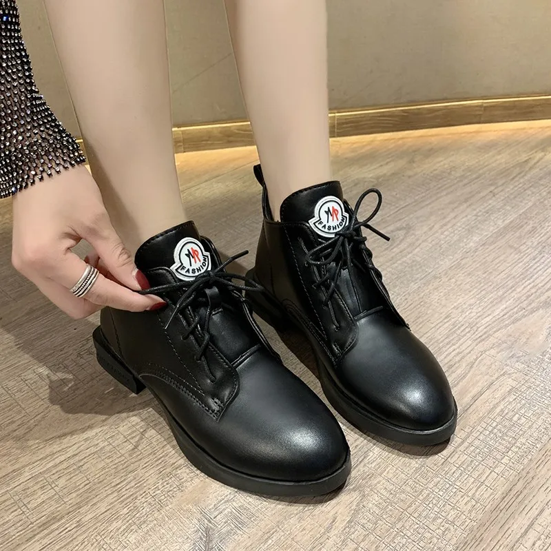 

Solid Black Leather Boots Warm Plush Women Winter Boots Female Ankle Boots For Women Lace Up Platform Street Style Casual Shoes