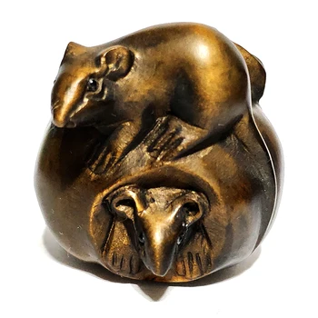 

Y7117 - Lovely 2 inches big Hand Carved Boxwood Netsuke: 2 Mice on Fruit