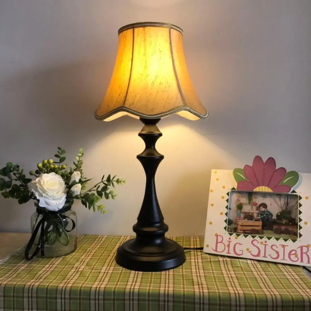 

European Court paint black base noble nostalgic lampshade series living room lamp reading desklamp
