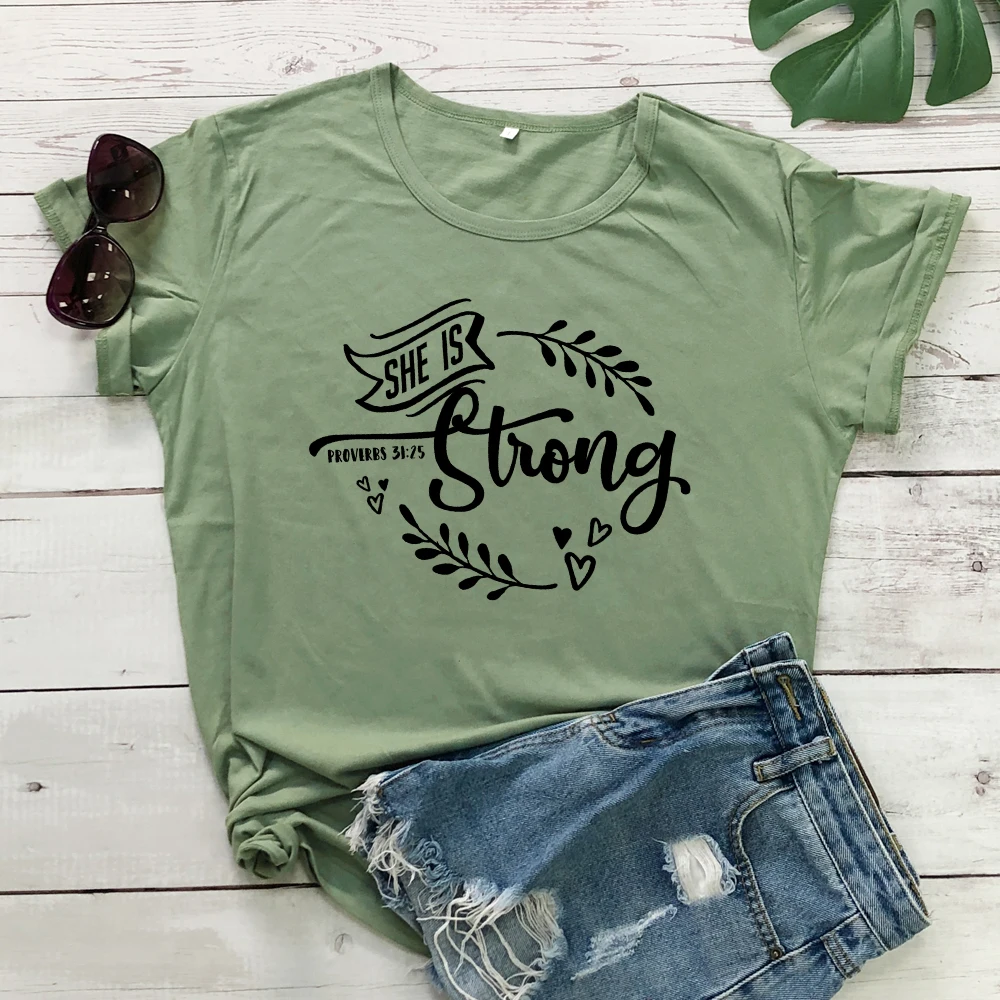 She Is Strong пословицы 31: 25 футболки женские Необычные графические вдохновляющие Христианские Футболки женские модные церковные Библейские стихи футболки