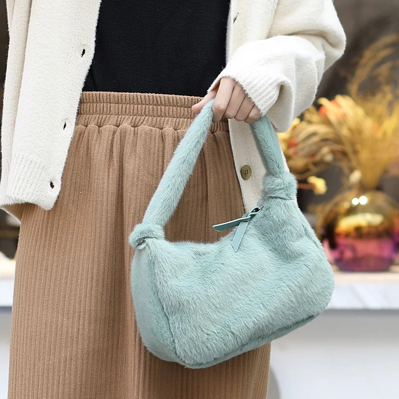 

2020 Winter Saddle Shoulder Bags for Women Chic Warm Korean Style Plush Handbags Ladies Fashion Mini Tote Bags