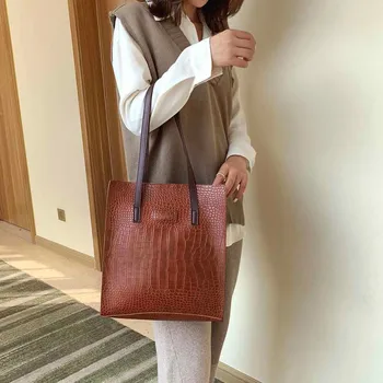 

2020women's crocodile pattern handbag leisure bag luxury PU waterproof shoulder bag fashion shopping bag wild large capacity bag