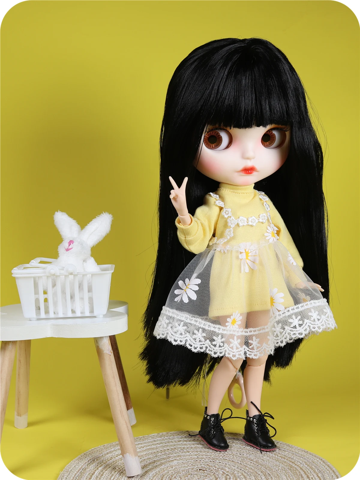 Nora – Premium Custom Neo Blythe Doll with Black Hair, White Skin & Matte Cute Face 1