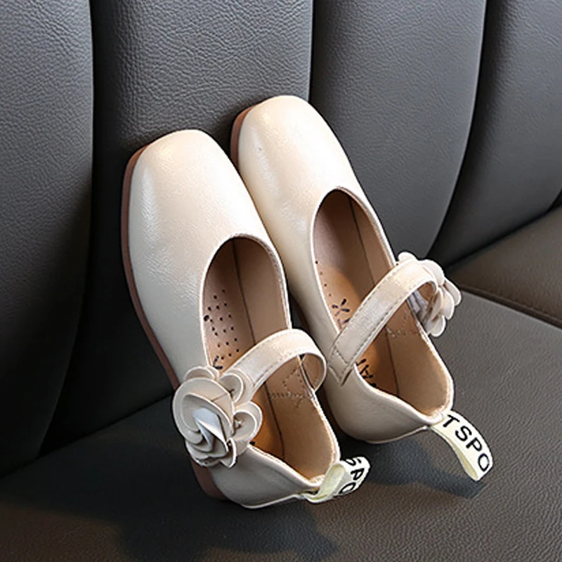 Loveewalk/черно-белая обувь для девочек; модные кожаные детские кроссовки с цветочным узором; обувь принцессы на плоской подошве для девочек; детская модельная обувь; мягкая подошва