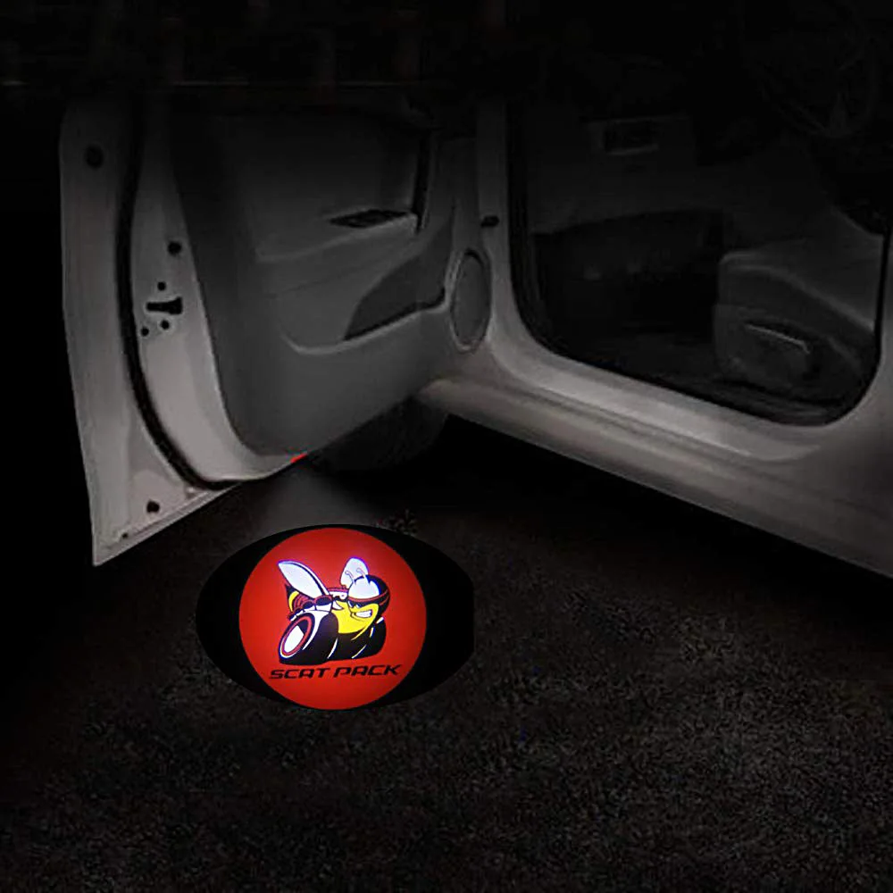 2шт супер пчелиный скат пакет значок двери автомобиля лазерный проектор любезно светильник для Dodge Magnum зарядное устройство Мститель светодиодный светильник призрак тени - Испускаемый цвет: Red- Scat Pack