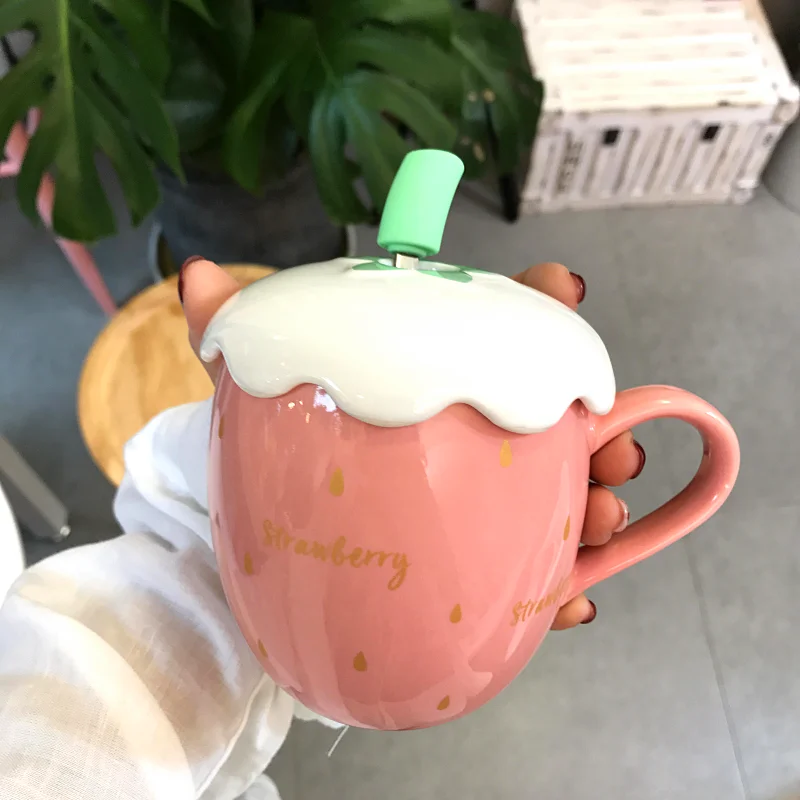 Мультяшная Милая Клубничная керамическая чашка с крышкой ложкой Корейская креативная Девичья чашка с сердцем для студентов, офиса, завтрака, молока BB50MK
