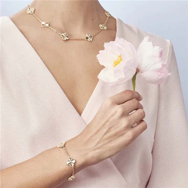 

Hot Brand Original Luxury All Metal Clip Earring Necklace Bracelet For Women Elegant Vintage Clover Jewelry Set Top Quality Gift