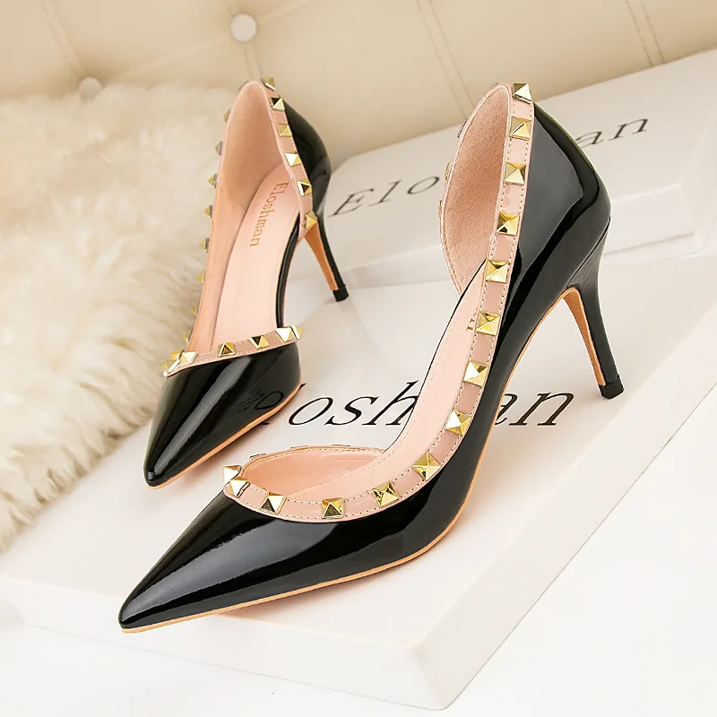 2022 Fashion Rivets Stiletto Women Pumps OL Office High Heel Ladies Shoes Sexy Side Cut-Outs Pointed Toe Red Wedding Shoes Woman