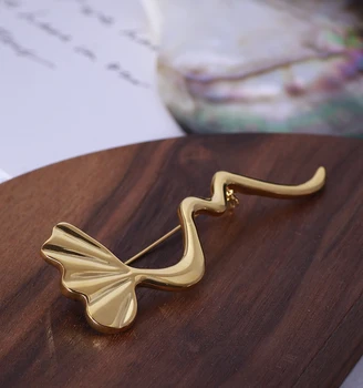 

European and American jewelry fashion creative ginkgo biloba fishtail wavy pattern novel personality simple long brooch woman