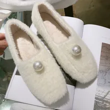Женская обувь на меху в европейском стиле; Новинка года; зимняя женская обувь с квадратным носком и жемчугом; Теплая Бархатная обувь на плоской подошве с мягкой подошвой