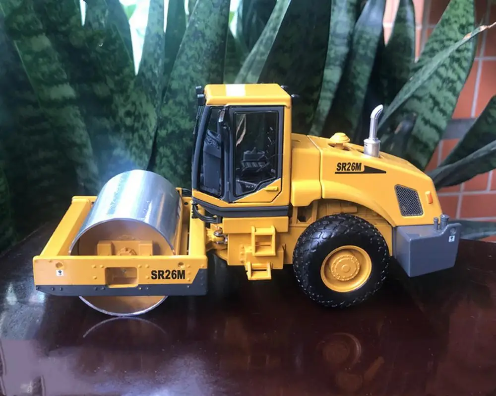 

1/35 Scale SHANTUI SR26M Single Drum Vibratory Road Roller DieCast Model Toy