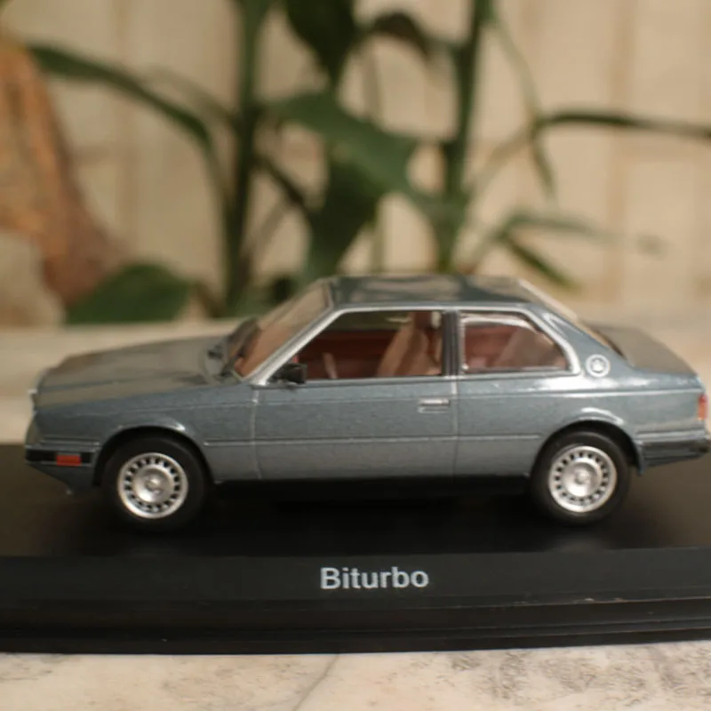 1:43 1984 biturbo седан Ретро моделирование литье под давлением сплав модель автомобиля Коллекция версия игрушечные модели автомобилей подарок детям