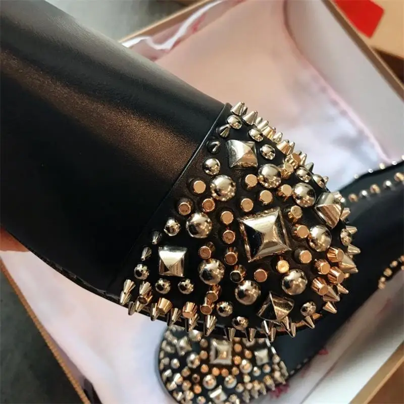 Zapatillas mujer; коллекция года; зимняя женская обувь; короткие ботильоны; модная однотонная женская обувь черного цвета с заклепками; Bota Feminina