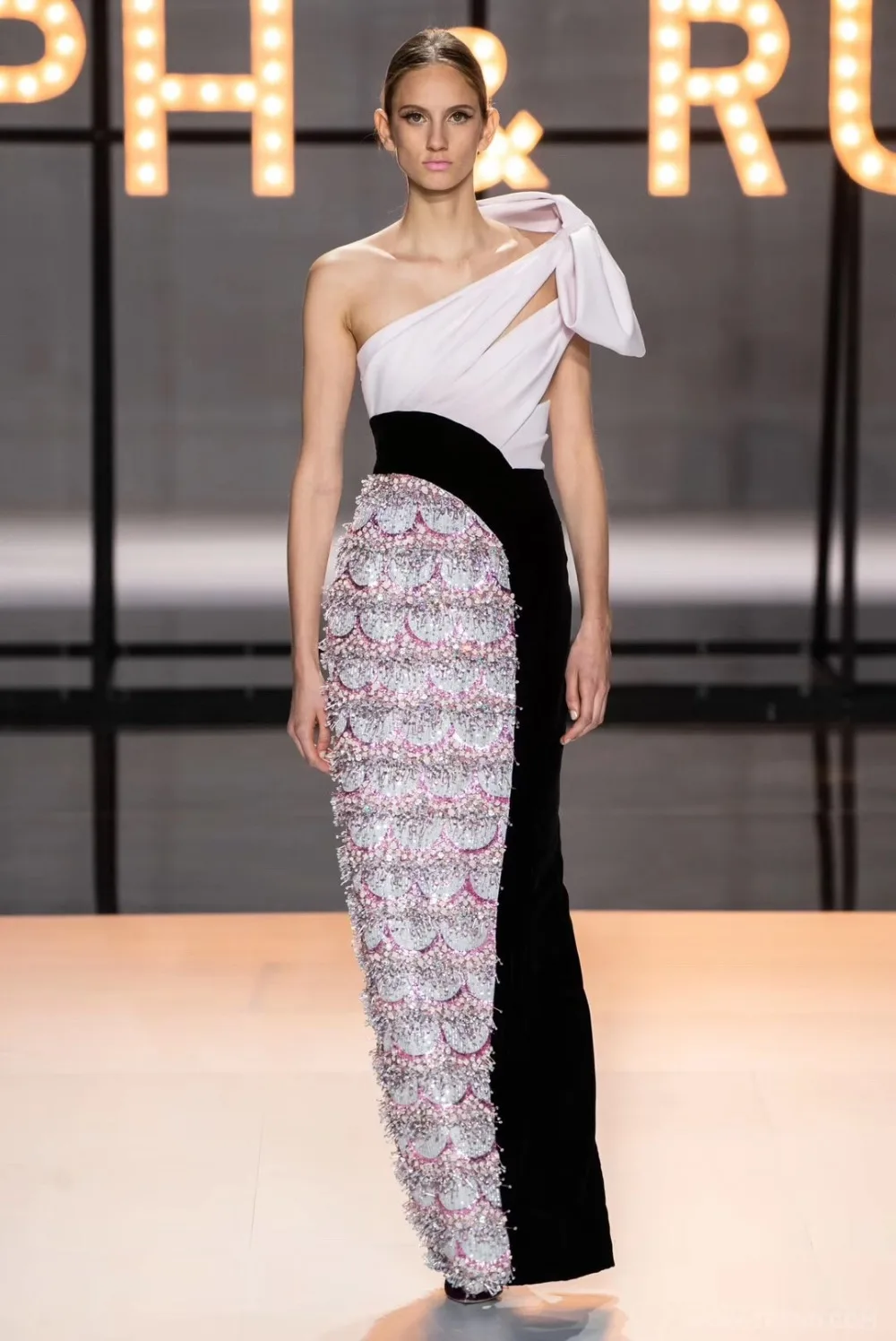 Новые модные черные с белым, со стразами, в стиле пэчворк; с длинными Maxi Dress Vestidos знаменитости Вечерние вечернее платье, одно плечо праздничное платье