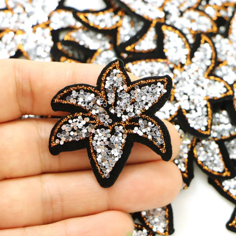 10 teile/los 4CM Silber Blume Pailletten Patches Für Kleidung Stickerei Eisen Auf Applique Für Kleid Kleidung Applique Kleid Reparatur