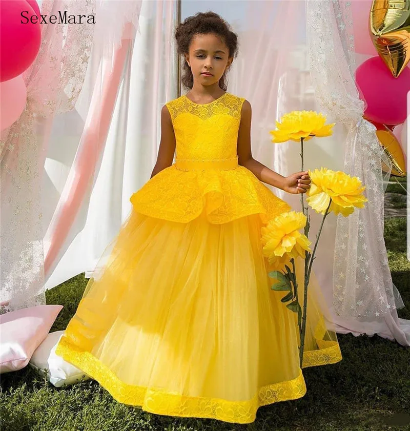 Best Price SexeMara Geel Bloemenmeisje Jurk voor Wedding Tulle Lace Sheer Hals Vintage Communie Pageant Jurken Kids Kleding Custom Made Best Price SexeMara Geel Bloemenmeisje Jurk voor Wedding Tulle Lace Sheer Hals Vintage Communie Pageant Jurken Kids Kleding Custom Made