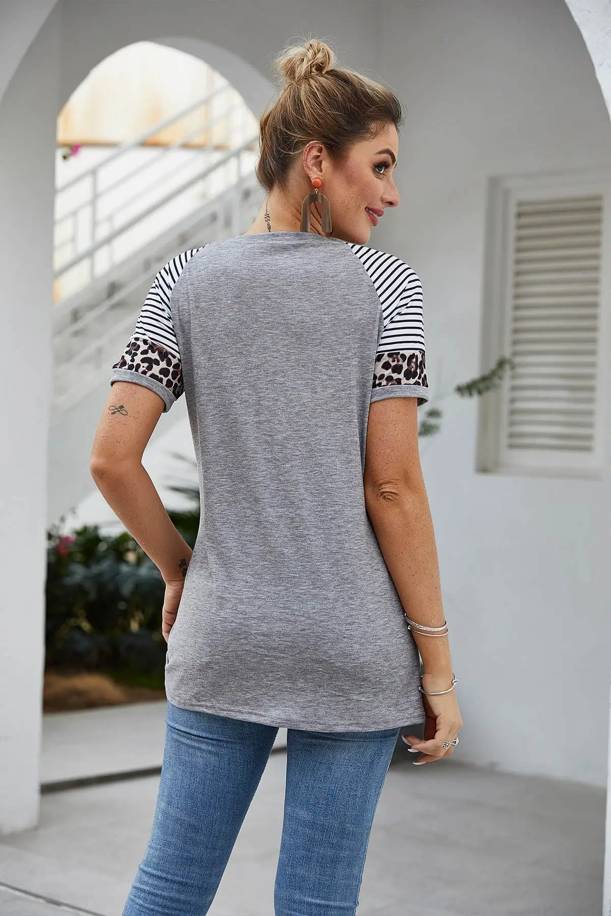 Sommer 2020 Kvinner Kortermet T-skjorter O-hals Leopard Print Topper Mote Avslappet Kvinner Streetwear skjorte Løse damer T-skjorter Sommer 2020 Kvinner Kortermet T-skjorter O-hals Leopard Print Topper Mote Avslappet Kvinner Streetwear skjorte Løse damer T-skjorter