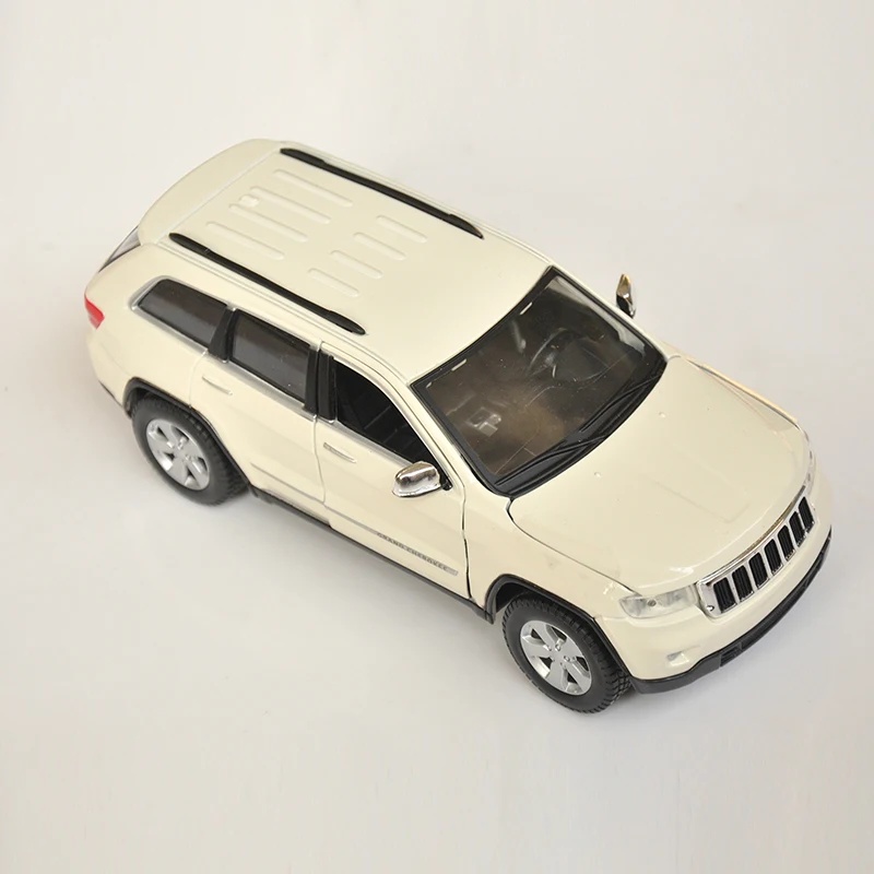 Детские игрушки Maisto 3 цвета 1/24 Литой Сплав 2011 Jeep Grand Cherokee золотой белый красный 1:24 Модель автомобиля игрушки для мальчиков подарок