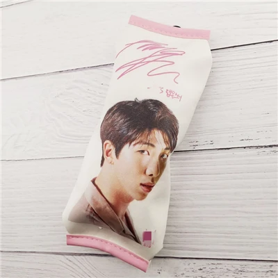 RM Kpop канцелярская сумка Bangtan Канцелярия для мальчиков сумка Карандаш Чехол молочная мультяшная сумка для ручек сумка для хранения для школы - Color: RM