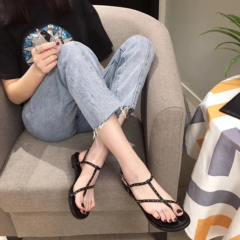 

Summer Flat Heel Sandals Women's 2019 New Style Korean-style T-shaped Buckle with Rivet Open Toe Flat round Low Heel WOMEN'S San