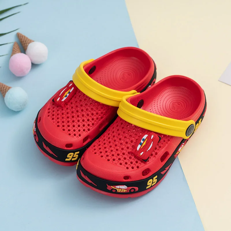 Обувь Cave с милым рисунком Микки Мауса; Новинка года; Детские пляжные шлепанцы; модная классная садовая обувь двойного назначения; Удобный светильник; EVA - Цвет: Красный